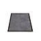 Tapis rectangulaire gris avec une bordure noire sur fond blanc.