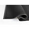 Un tapis d'entrée textile noir avec un dos en caoutchouc flexible sur fond blanc.