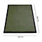 Un tapis de frappe de golf rectangulaire vert avec des bords noirs. Dimensions : 600 x 850 mm.