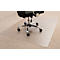Tapis de protection de chaise de bureau transparent sur moquette beige. Une chaise est dessus.