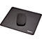 Souris d'ordinateur noire sur tapis de souris noir. Le tapis de souris a des coins arrondis et l'inscription "Fellowes".