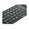 Nahaufnahme einer schwarzen Targus-Tastatur mit weißen und blauen Buchstaben. Die 'Cmd'-Taste und das Targus-Logo sind sichtbar.
