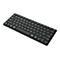 Schwarze, flache Tastatur mit weißen und blauen Buchstaben und Symbolen. Auf weißem Hintergrund isoliert.