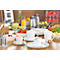 Buffet de petit-déjeuner riche : café, fruits, jus, pâtisseries et sélection de pains. Disposé sur une table en bois.