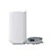 Un appareil blanc et angulaire qui ressemble à un routeur, sur un fond blanc. Il possède une partie haute et cylindrique et une partie plate et rectangulaire.