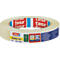 Nahaufnahme einer Rolle Tesa Masking Tape. Auf dem blassgelben Klebeband ist der Schriftzug Masking Tape zu sehen.