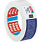 Close-up van een rol witte schilderstape met het "tesa" logo en productinformatie.