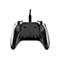 Rückseite eines schwarzen Gaming-Controllers mit zwei rückseitigen Tasten und angeschlossenem Kabel.