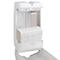 Dispensador de toallas de papel blanco con toallas de papel dobladas.