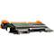 Cartouche de toner noire avec des éléments en plastique orange sur fond blanc.