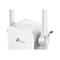 Nahaufnahme eines weißen WLAN-Repeaters von tp-link mit Antennen und WPS-Taste. Es ist auf weißem Hintergrund.