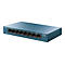 Switch TP-Link bleu à 8 ports. Texte : 8-Port Gigabit Desktop Switch. 8 ports réseau sont visibles en haut.