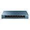 Blauer 8-Port Gigabit Desktop Switch von tp-link, Modell LS108G, mit Ports und LED-Anzeigen.
