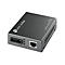 Ein schwarzer TP-Link Omada Gigabit Ethernet Media Converter, mit Anschlüssen und LEDs, auf weißem Hintergrund.