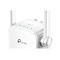 Nahaufnahme eines weißen WLAN-Repeaters mit Antennen. Oben: WPS-Taste und blaue LEDs. Unten: TP-Link-Logo.