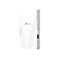 Un répéteur Wi-Fi TP-Link blanc avec le logo sur le devant et des ports sur le côté.