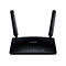 Schwarzer TP-Link WLAN Router mit zwei Antennen, vor weißem Hintergrund. Auf der Oberfläche sind Symbole und das Logo sichtbar.
