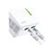 Weißer WLAN-Repeater mit zwei LAN-Kabeln. Aufschrift: AV600. Kabel stecken in den Anschlüssen.