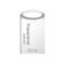 Weißer USB-Stick mit dem Schriftzug "Transcend USB 3.1 32GB". Oben befindet sich eine kleine Öffnung.