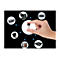 Hand hÃ¤lt USB-Stick, umgeben von GerÃ¤ten: Computer, Laptop, Radio, DVD-Player.