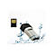 USB-Stick, silberfarben mit schwarzem Deckel, dargestellt mit Wassertropfen auf weiÃŸem Hintergrund. Im Bild ein USB-Anschluss.