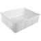 Witte, rechthoekige plastic doos. De doos is leeg, met afgeronde randen en verticale verstevigingen aan de zijkanten.