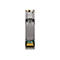 Silbernes SFP-Modul mit goldener Kontaktleiste auf weißem Hintergrund.