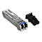 Ein silberner Glasfaser-Transceiver von Trendnet mit Strichcode und abgenommener schwarzer Schutzkappe.