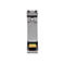 Silberner SFP-Transceiver-Modulstecker von vorne auf weißem Hintergrund.