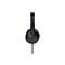 Schwarzes kabelgebundenes Headset von der Seite, vor weißem Hintergrund.