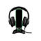 Schwarzes Gaming-Headset auf Ständer mit grüner Beleuchtung, Kabelverbindung.