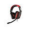 Rotes und schwarzes Gaming-Headset mit Mikrofon, Kabel und Details. Auf weißem Hintergrund.