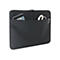 Schwarze Laptoptasche mit ReiÃŸverschluss und einer Tasche mit Smartphone und KopfhÃ¶rerkabel.