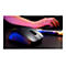 Schwarze Gaming-Maus mit blauem Licht, im Einsatz. Eine Hand bedient einen Laptop. Logo: TURTLE BEACH.