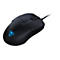 Schwarze Gaming-Maus mit leuchtendem Logo. Ein Scrollrad und Kabel sind sichtbar.