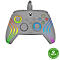 Grauer Xbox-Controller mit farbigen LED-Streifen und Tasten.