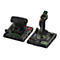 Ensemble de poste de pilotage noir avec joystick et manette des gaz. Différents boutons, affichages et étiquettes en vert et orange.
