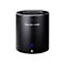 Schwarzer zylindrischer Bluetooth-Lautsprecher mit weißem Schriftzug und blauem Statuslicht.