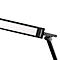 Een zwarte bureaulamp. De lampkop is rechthoekig en gloeit wit. Het gewricht en de arm zijn ook zwart.