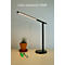 Schwarze LED-Schreibtischleuchte auf einem Tisch mit Topfpflanze, Stiften und dem Text: Colour temperature: 3000K.
