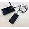 Ein schwarzes Smartphone lädt per USB-Kabel an einer schwarzen LED-Tischleuchte auf hellem Untergrund.