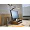 Monitor auf einem Holzständer mit integrierter LED-Schreibtischlampe und Stifthalter auf einem aufgeräumten Schreibtisch.