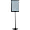 Zwart bord op standaard, rechthoekig frame, ronde basis.
