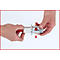 Hände halten zwei Teile eines metallischen Rohrverbinders. Roter Stift, rotes Schloss-Symbol.