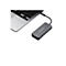 Ein grauer Verbatim USB-C-Hub ist mit einem Laptop verbunden.