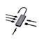 Grauer Verbatim USB-C Hub mit angeschlossenen Kabeln und verschiedenen Anschlüssen auf weißem Grund.