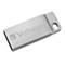 Silberner USB-Stick mit Logo der Marke Verbatim.