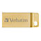 Goldfarbener USB-Stick mit dem Logo Verbatim. Mit Loch zum Befestigen.