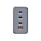 Grauer USB-Ladegerät-Adapter mit vier Anschlüssen, darunter USB-C und USB-A, mit Leistungsinformationen.