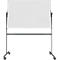Wit whiteboard op een zwart, rollend frame. Het staat licht gekanteld.